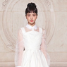 Inspirasi Audrey Hepburn dalam Penampilan Jisoo Blackpink di Paris Fashion Week