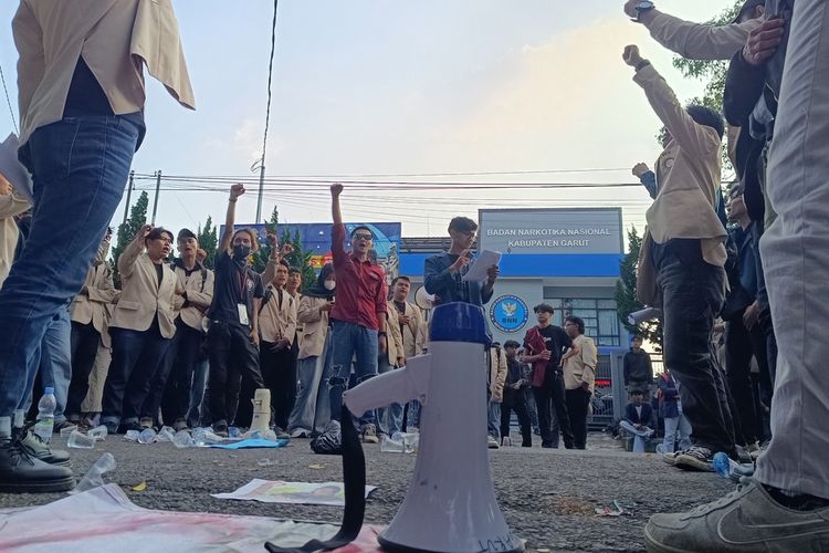 Bupati-Ketua DPRD Garut Sepakati Tuntutan Mahasiswa, Bakal Bawa ke Pusat
