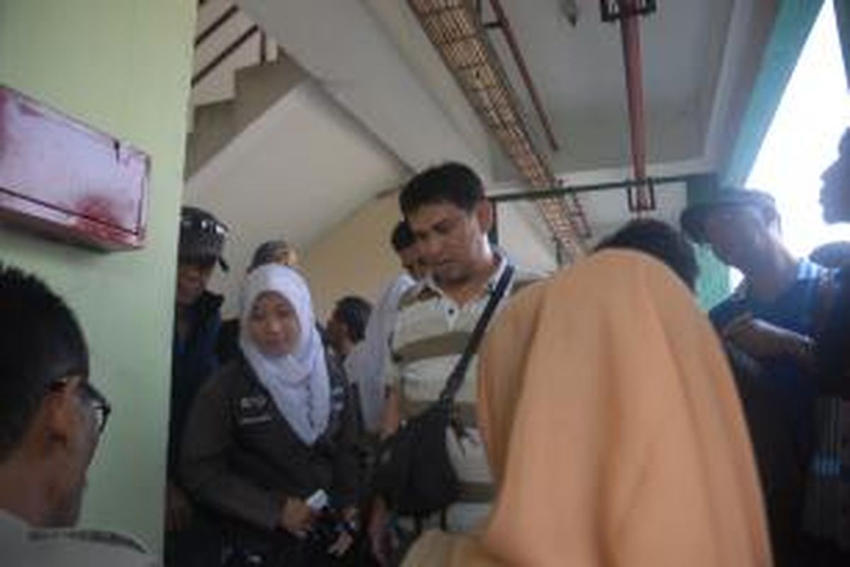 Lebih dari 100 pedagang kaki lima (PKL) mendaftar ulang (verifikasi) kios Blok G Pasar Tanah Abang, Jakarta, Selasa (13/8/2013). Kepala Seksi UKM, Sudin UMKMP DKI Jakarta, Nano Sunarto, mengatakan sebanyak 78 pedagang lolos verifikasi hari ini.