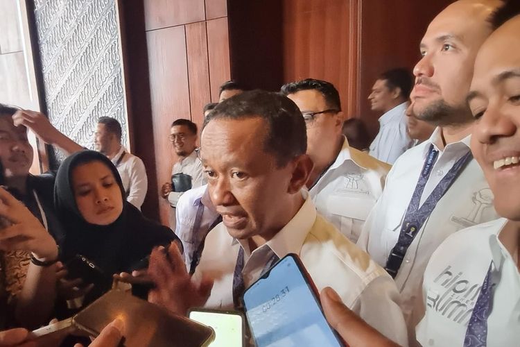 Menteri Investasi/Kepala Badan Koordinasi Penanaman Modal (BKPM) Bahlil Lahadalia saat ditemui setelah acara Rapat Kerja Nasional Hipmi di ICE BSD, Tangerang, Kamis (31/8/2023).