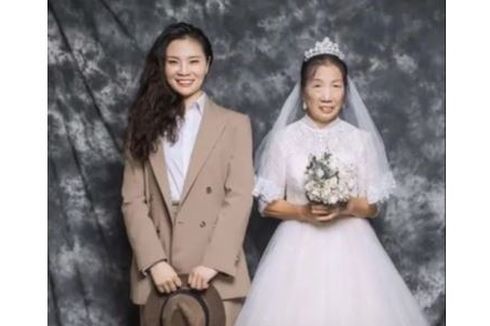 Seorang Ibu Dapat Hadiah Mengharukan dari Anak, Berfoto dalam Gaun Pernikahan