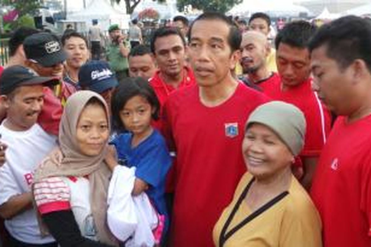 Gubernur DKI, Joko Widodo saat menghadiri Jakarta Marathon 2013, Minggu (27/10/2013).