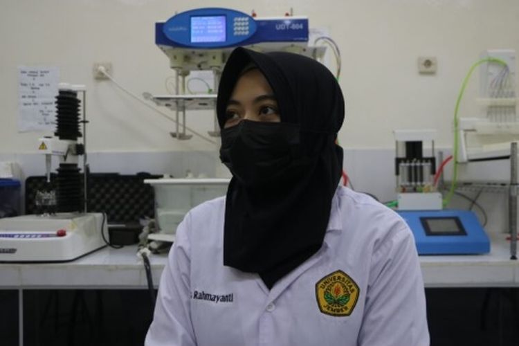 Rahma, salah satu mahasiswa Universitas Jember (Unej) yang tertunda penyusunan skripsinya.