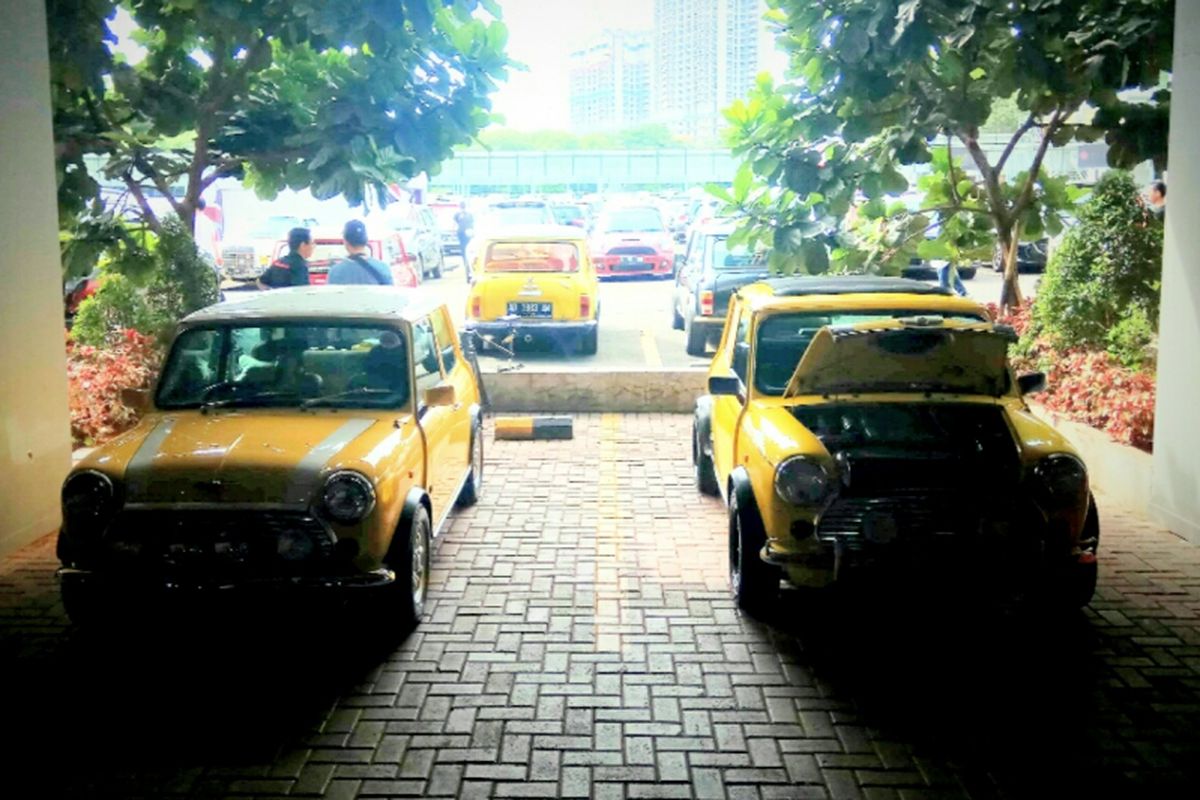 Mobil Mini Cooper dalam acara Indonesia 1st Mini Day di MaxxBox Lippo Karawaci, Tangerang, Banten, Sabtu (9/12/2017).