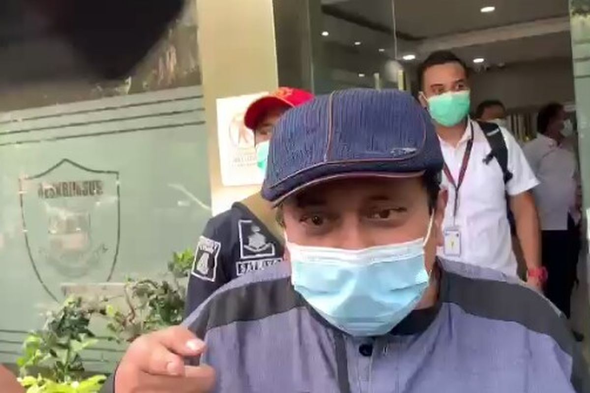 Sekretaris Jenderal Habib Rizieq Center, Haikal Hassan memenuhi panggilan polisi untuk diperiksa sebagai saksi terkait laporan dugaan menyebar berita bohong.   Haikal dijadwalkan diperiksa di Gedung Ditereskrimaus Polda Metro Jaya, Rabu (23/12/2020)