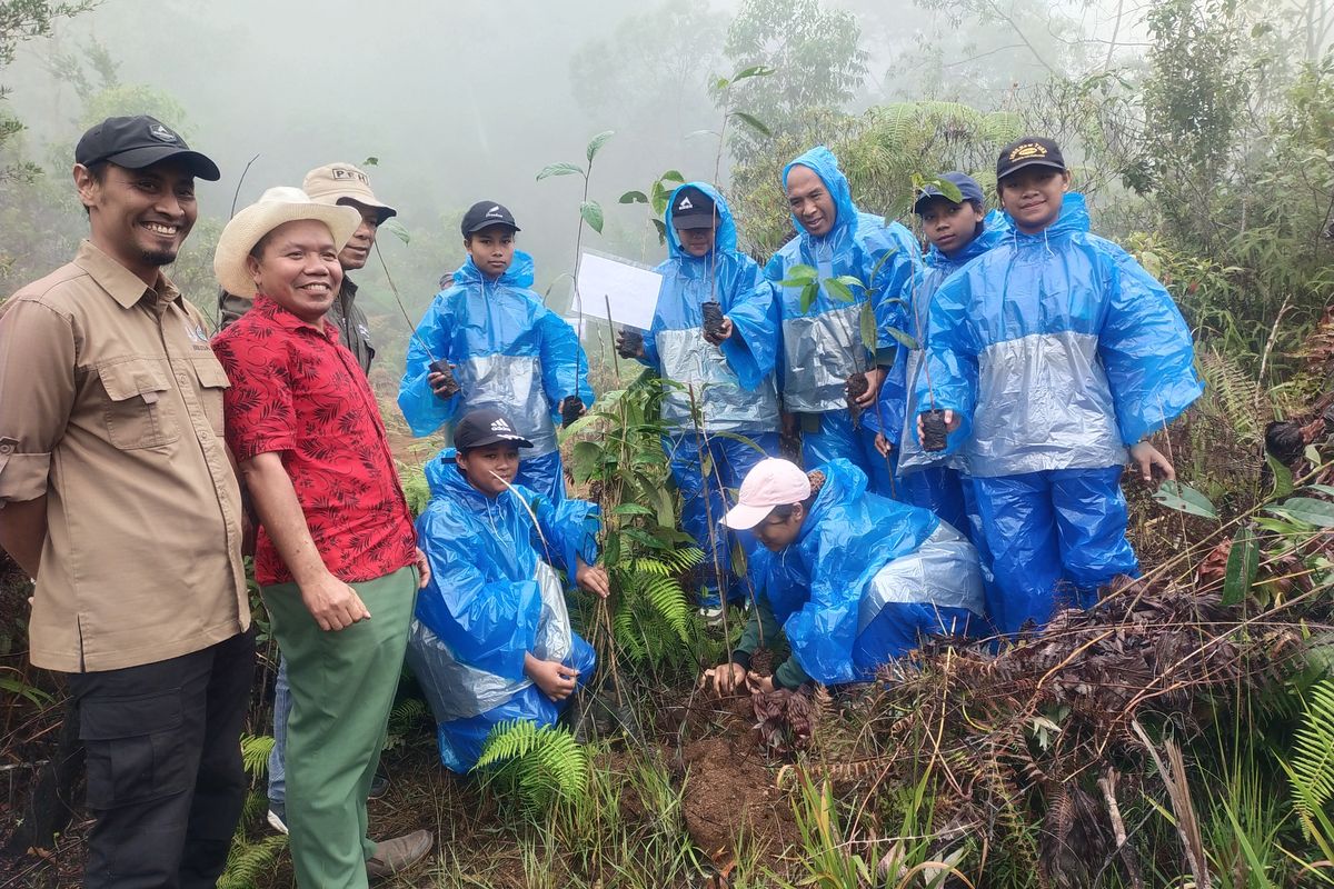 Pemulihan Ekosistem Danau Ranapoja, 2.000 Pohon Lokal Pun Ditanam