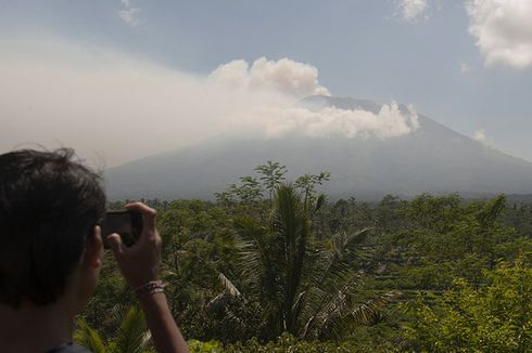 Aktivitas Vulkanik Meningkat, Status Gunung Agung Siaga