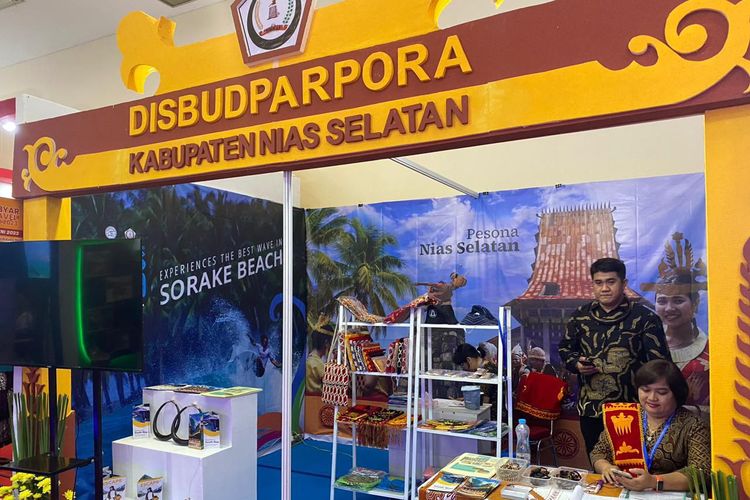 Booth dinas pariwisata daerah kabupaten dan provinsi di Gebyar Wisata Nusantara (GWN) Expo 2023.