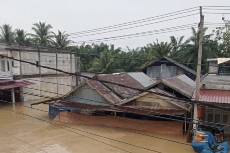 Kondisi banjir di kawasan rumah Maliki di Desa Lamie, Darul Makmur, Nagan Raya, Aceh, (dok. pribadi Maliki).
