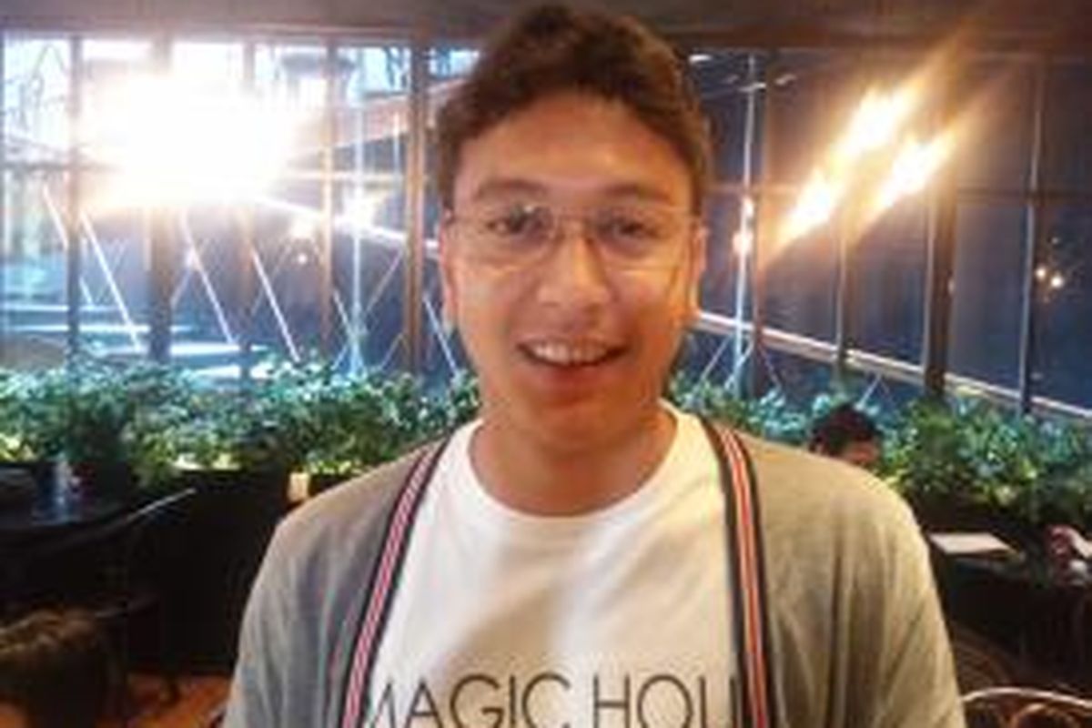 Dimas Anggara diabadikan usai jumpa pers film Magic Hour di Wilshire Restaurant, Jalan Senopati, Jakarta Selatan, Kamis (4/6/2015). 