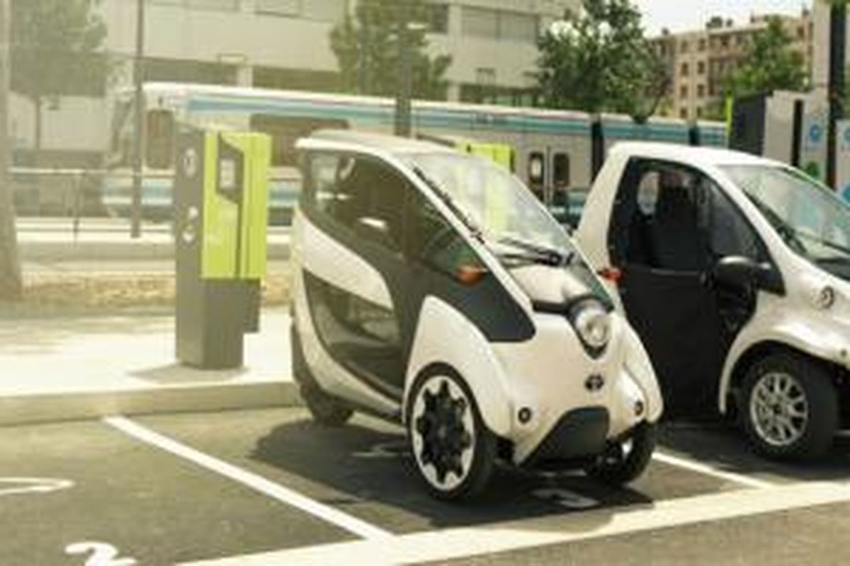 Toyota i-Road dan COMS.