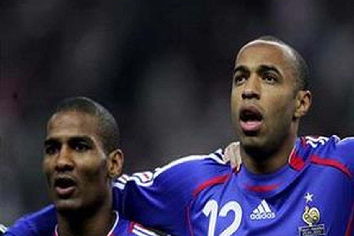 Thierry Henry (kanan)