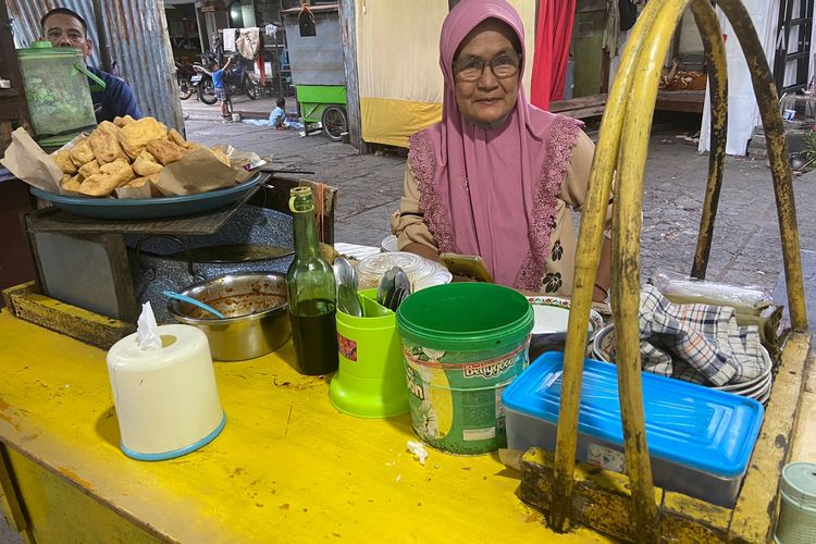 Kemaron lontong balap yang dahulu dipikul terasa berat menjadi asal-usul nama Lontong Balap 