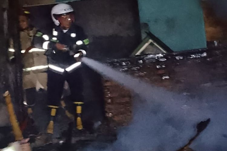 Gara-gara Bakar Sampah, Rumah Warga di Losarang Indramayu Terbakar, Kerugian Mencapai Rp 100 Juta