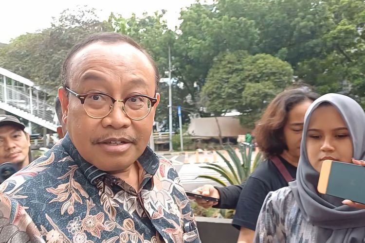 Penjabat Gubernur Nusa Tenggara Barat (NTB) Lalu Gita Ariandi mengaku dicecar tim penyidik Komisi Pemberantasan Korupsi (KPK) terkait penerbitan izin usaha usaha pertambangan (IUP) operasi khusus PT Tukad Mas, Selasa (21/11/2023).
