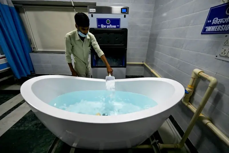India Punya UGD Khusus Serangan Panas, Ada Bak Mandi Es untuk Pasien