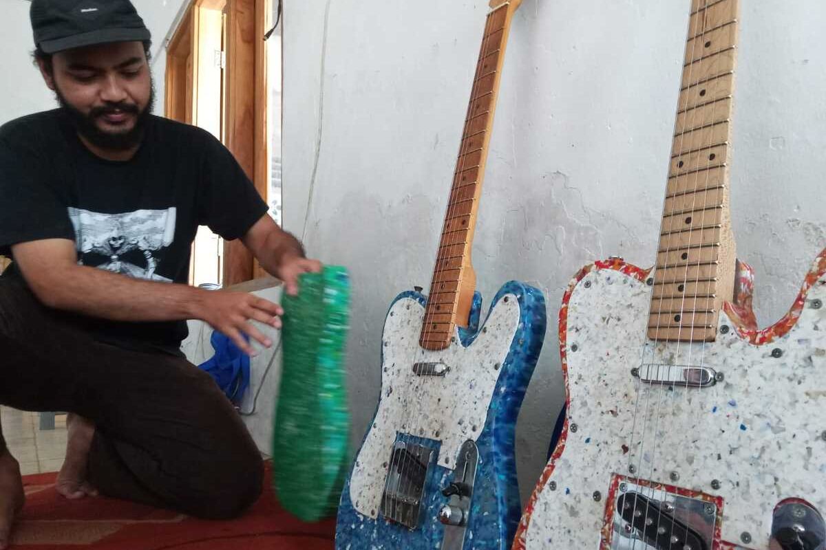 Salah satu produk hasil daur ulang limbah plastik kreasi After Waste Cianjur