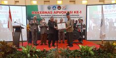 Berhasil Dorong Pertumbuhan Pendidikan Vokasi, Gubernur Riau Terima Penghargaan dari Apvokasi
