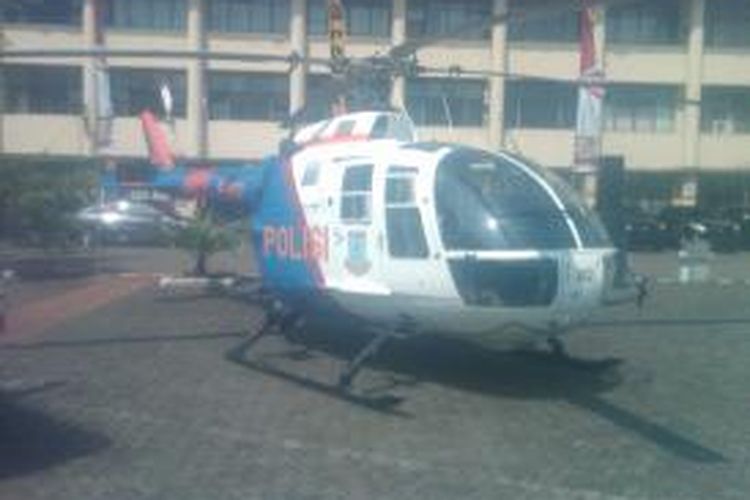 Helikopter milik Polda Jabar sedang stand bye di lapangan upacara Mapolda Jabar, Bandung, Kamis, (1/8/2013)