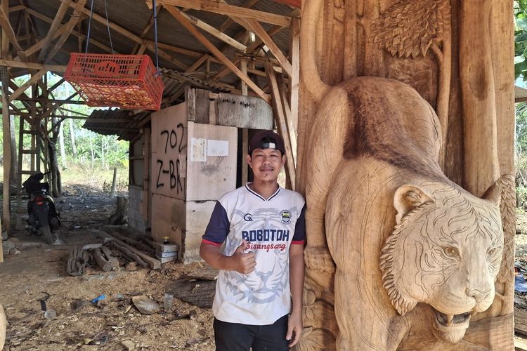 Kisah Ikbal, Perajin Kayu Disabilitas dari Lebak yang Karyanya Dipesan hingga Malaysia