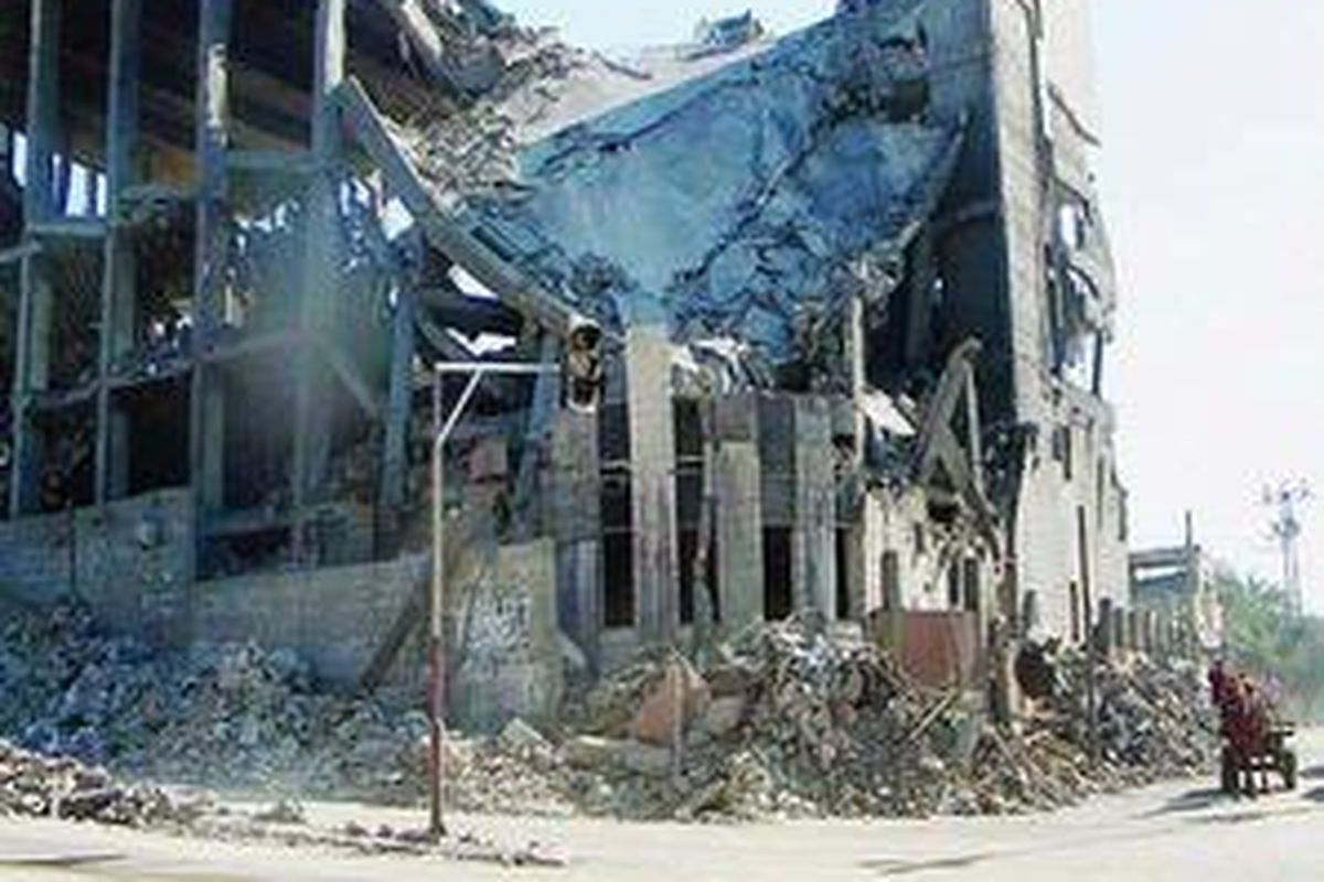 Gedung Parlemen Palestina di Gaza City menjadi salah satu bangunan sasaran pengeboman pesawat tempur Israel dalam agresi militer yang dimulai 27 Desember 2008 dan berakhir 23 hari kemudian. Tidak ada korban tewas maupun luka di gedung parlemen tersebut. Hingga Kamis (22/1), reruntuhan bangunan itu belum dibersihkan.