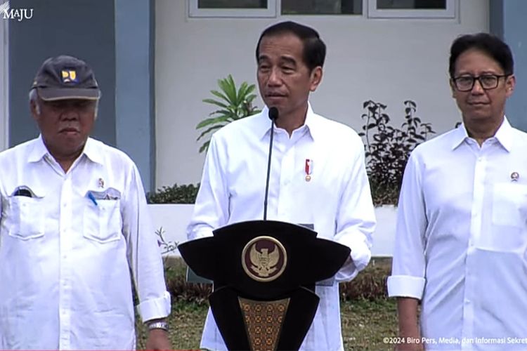Presiden Joko Widodo meresmikan 147 bangunan berupa fasilitas kesehatan hingga sekolah yang telah rehabilitasi si Mamuju, Sulawesi Barat, Selasa (23/4/2024). 