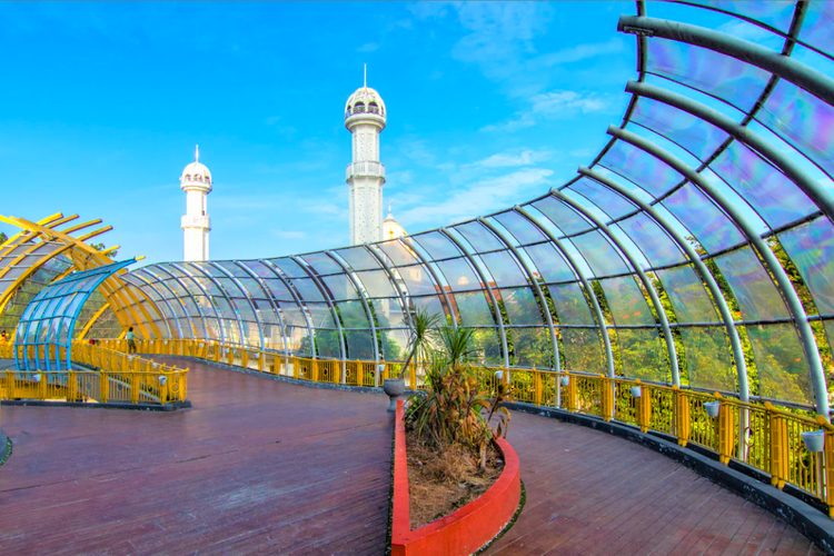 Skywalk Al Fathu, salah satu wisata dekat Stadion Si Jalak Harupat Bandung

