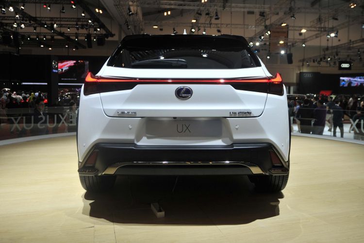 Lexus UX hadir pertama kali di Asia di ajang GIIAS 2018