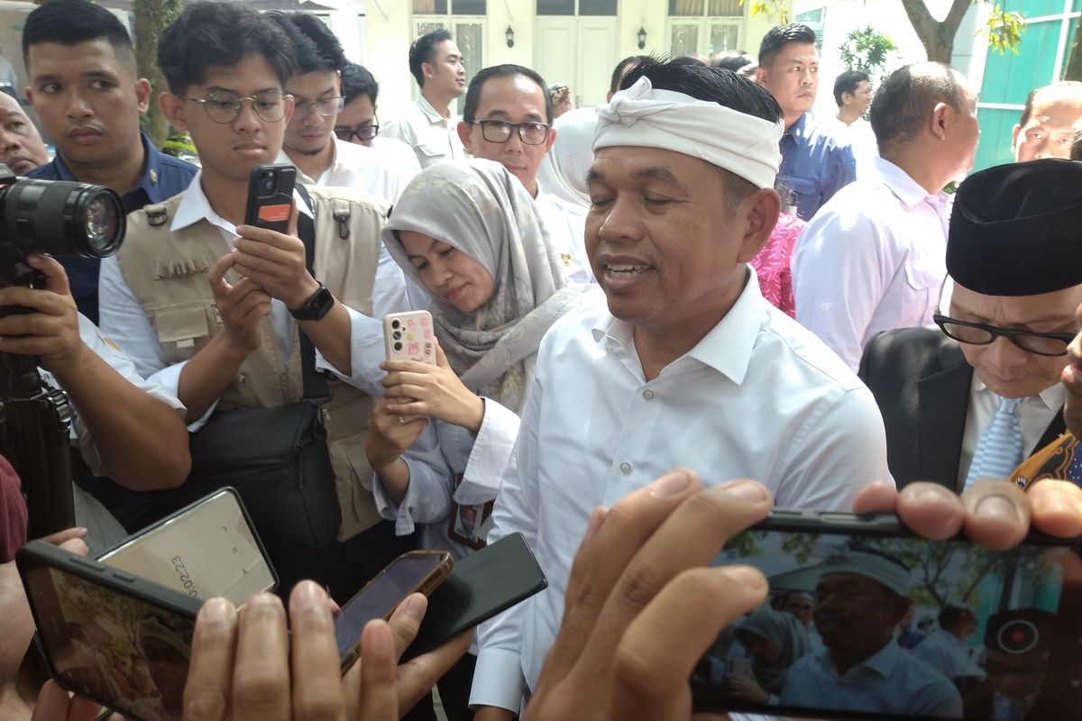 Gubernur Jabar, Dedi Mulyadi saat memberikan keterangan kepada awak media di Gedung Pakuan, Jalan Cicendo, Kota Bandung, Rabu (4/6/2025).