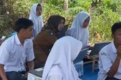 Demi Dapat Sinyal Internet, Siswa SMP Sumbar Ujian di Atas Bukit