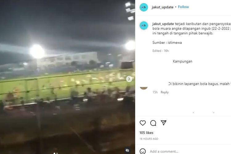 Keributan di Lapangan Ingub Muara Angke, Jakarta Utara, Selasa (22/2/2022). Keributan antarpemain merembet pada keributan lain yang menyebabkan aksi pengeroyokan.