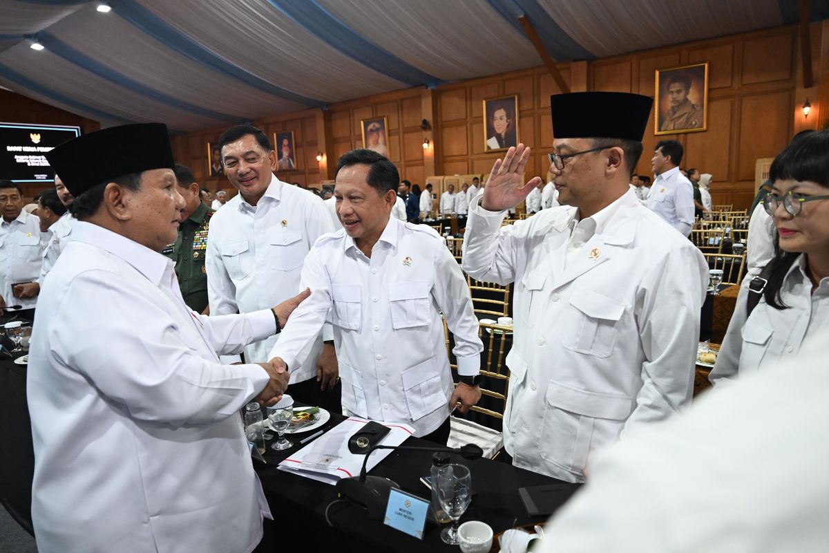 Mendagri Muhammad Tito Karnavian dalam Rapat Kerja Pemerintah di Kompleks Istana Kepresidenan, Jakarta, Rabu (8/4/2026).
