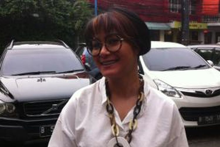 Tamara Geraldine berpose di Kawasan Kemang Raya, Jakarta Selatan, Kamis (11/6/2015).