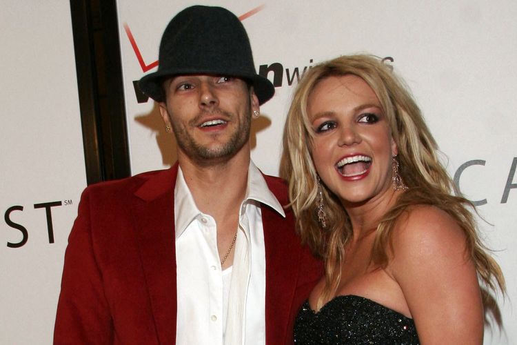HOLLYWOOD - FEBRUARY 07:  Musicians Britney Spears and Kevin Federline arrive at the 2006 Grammy Nominees party with Kanye West, hosted By Verizon Wireless and Rolling Stone Magazine at the Avalon Hollywood, on February 7, 2005 in Hollywood, California.  (Photo by Matthew Simmons/Getty Images for Rolling Stone) *** Local Caption *** Britney Spears;Kevin Federline (Photo by Matthew Simmons / Getty Images North America / Getty Images via AFP)