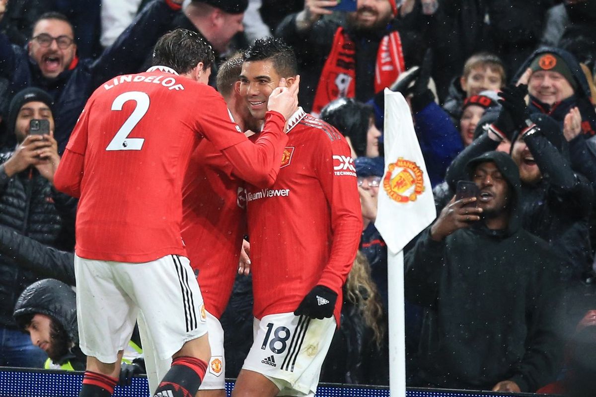 Gelandang Manchester United, Casemiro, merayakan gol permbuka dalam laga kontra Bournemouth pada lanjutan Liga Inggris, Rabu (4/1/2023) dini hari WIB. Casemiro dipastikan absen saat Man United bertandang ke markas Arsenal, Minggu (22/1/2023). Artikel ini berisi link live streaming Man United vs Crystal Palace.
