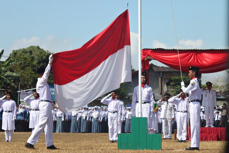 Ilustrasi bendera merah putih. Ada beberapa aturan pasang bendera merah putih saat 17 Agustus yang perlu diketahui.