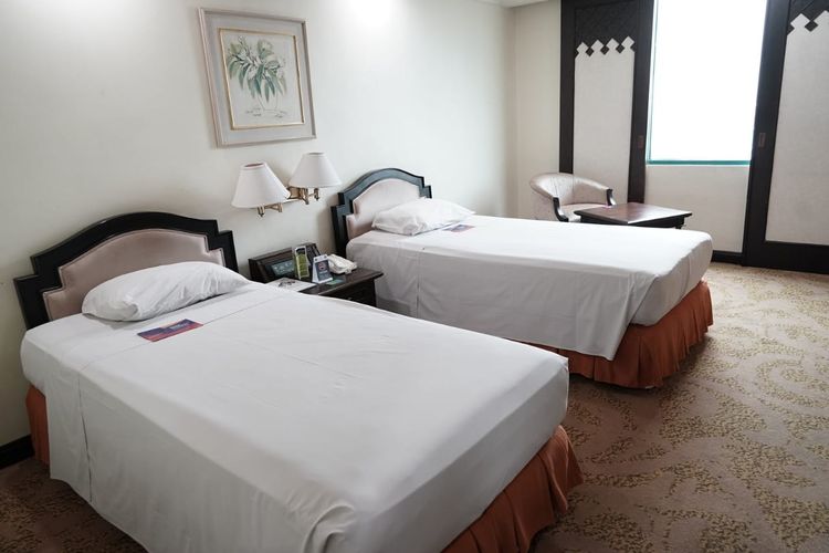 Kamar hotel Grand Cempaka Business. Mengetahui bedanya twin bed dan double bed bisa menghindarkan kita dari situasi salah memesan kamar hotel.