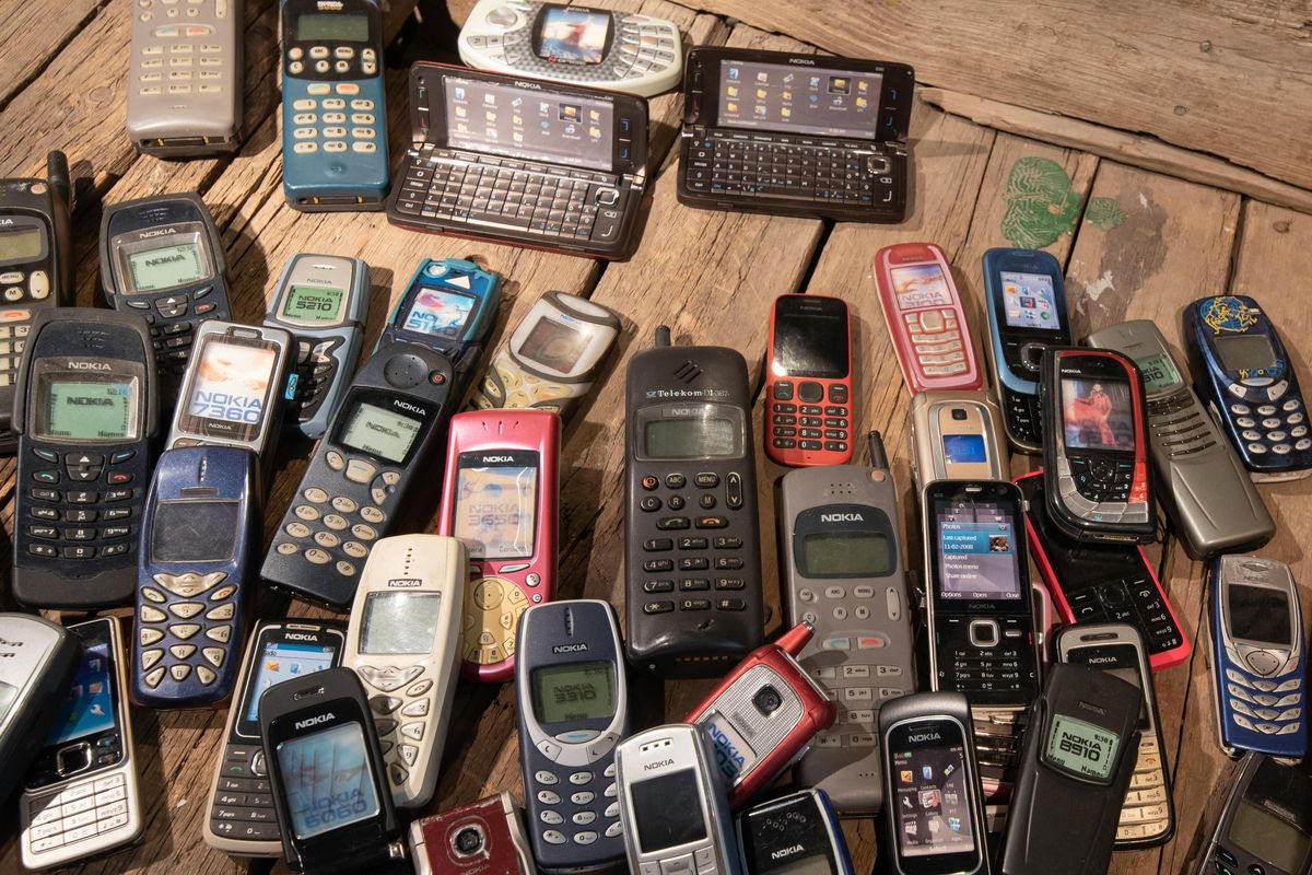 Ilustrasi telepon genggam.