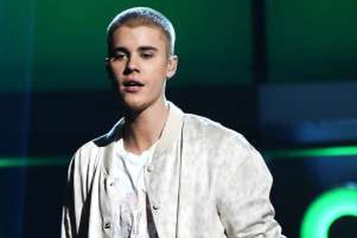 Penyanyi Kanada Justin Bieber tampil pada acara Billboard Music Awards 2016, yang digelar di T-Mobile Arena, Las Vegas, Nevada, AS, Minggu (22/5/2016).