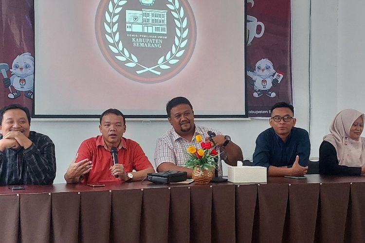 Komisioner KPU Kabupaten Semarang menerangkan tentang tahapan kampanye pemilu 2024, Jumat (24/11/2023).