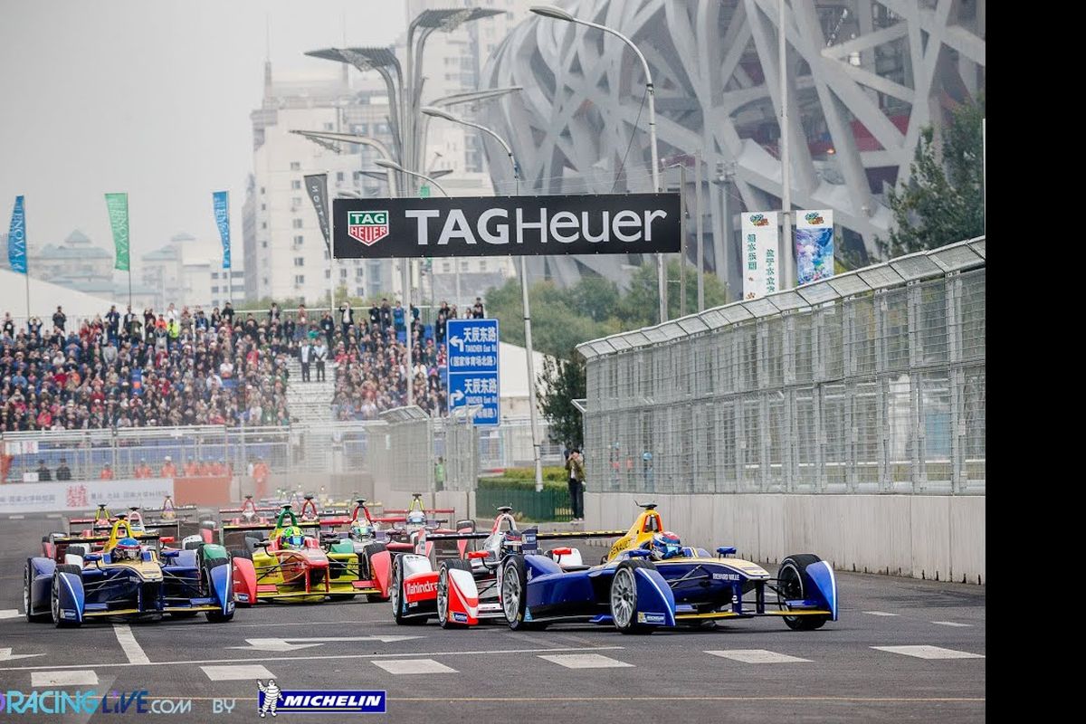 Ajang balap Formula E yang digelar di sekitar Stadion Olimpiade Beijing, China, September 2014.