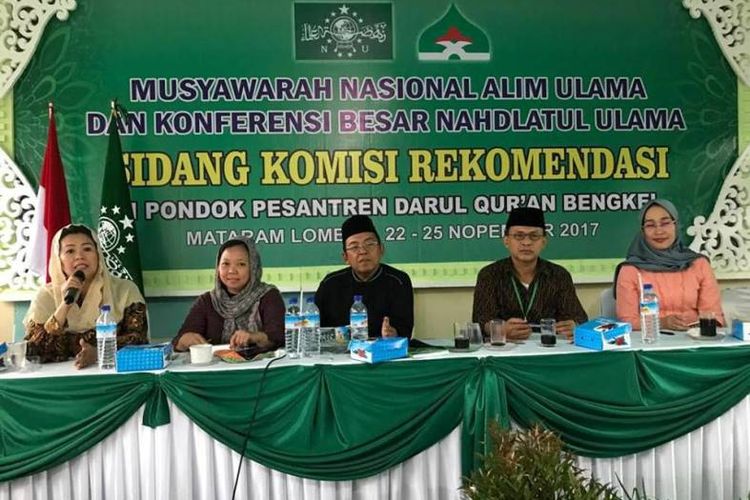  Direktur Wahid Institute Yenny Wahid memberikan dua masukan dalam sidang komisi rekomendasi Musyawarah Nasional Alim Ulama dan Konferensi Besar Nahdlatul Ulama (NU) di Ponpes Darul Quran Bengkel, Lombok Barat, Jumat (24/11).