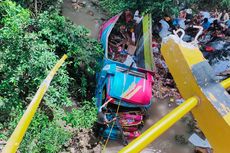 Truk Pengangkut Sembako Tabrak Jembatan dan Jatuh ke Sungai, 2 Tewas, 3 Luka