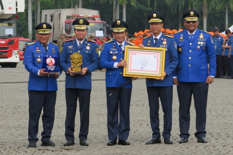 Wali Kota (Walkot) Makassar Mohammad Ramdhan Pomanto meraih penghargaan Kepala Daerah Terfavorit yang Peduli Terhadap Upaya Pencegahan dan Penyelamatan Kebakaran dalam Hari Ulang Tahun (HUT) Pemadam Kebakaran (Damkar) ke-104 tahun pada 2023.
