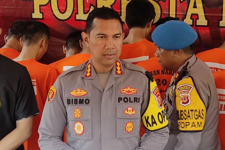 Kepala Polresta Bogor Kota Komisaris Besar Bismo Teguh Prakoso saat menggelar konferensi pers kasus pencurian di Mapolresta Bogor Kota, Jumat (24/11/2023).
