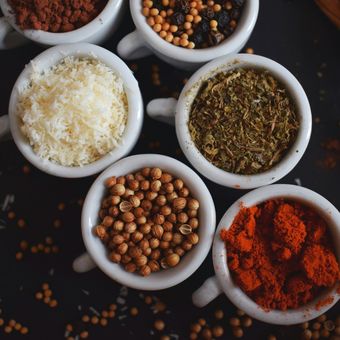 Ilustrasi bumbu dapur.