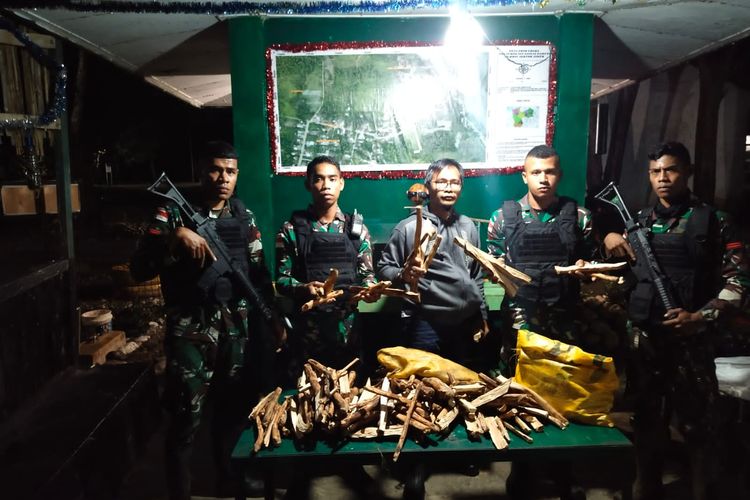 Kayu cendana yang hendak diselundupkan dari Timor Leste ke Indonesia, digagalkan aparat TNI perbatasan