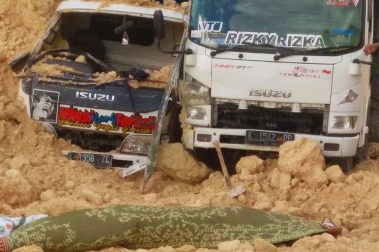 Seorang sopir truk tewas tertimbun longsor galian c di Pegunungan Kendeng, Dukuh Sono, Desa Baleadi, Kecamatan Sukolilo, Kabupaten Pati, Jawa Tengah, Kamis (24/12/2020) sore sekitar pukul 15.45.