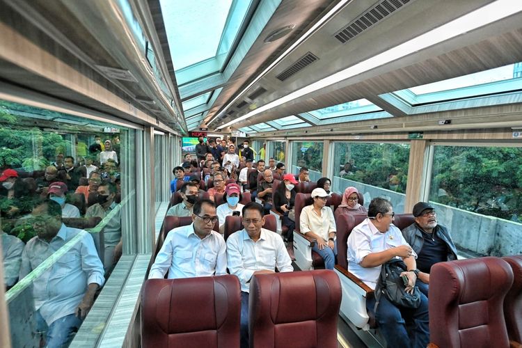 Menteri Perhubungan (Menhub) Budi Karya Sumadi, menjajal Kereta Panoramic pada Sabtu (28/1/2023)
