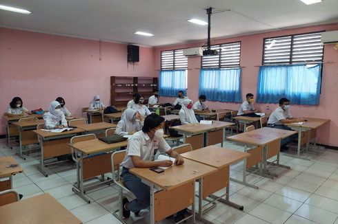 PTM Terbatas, Guru SMAN 1 Tangerang Merasa Canggung Bercampur Senang Bertemu Siswa